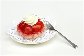 Strawberry cake, strawberry tart, plate, fork, cake fork, fruit cake, cream, whipped cream