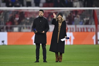 TV pundit Sami Khedira, sports presenter, presenter Laura Wontorra, portrait, cap, with microphone,