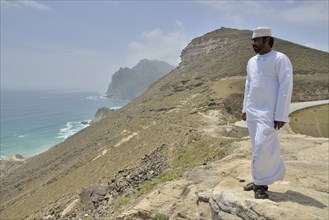 Local man wearing a white dishdash, near Mughsayl, Dhofar Region, Orient, Oman, Asia