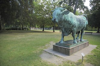 Sculpture The Riding Bull by Fritz Boehle 1910, Figure, Cow, Günthersburgpark, Bornheim, Main,