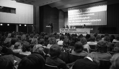 The conference of the left-oriented SDAJ and the torchlight march of the youth organisation against