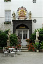 Entrance from the house Chateaubriand, coat of arms, St. Malo, Brittany, France, Europe