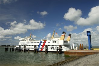 Car ferry at the jetty, Wittdün, Amrum, North Frisia, Schleswig-Holstein, Germany, Europe