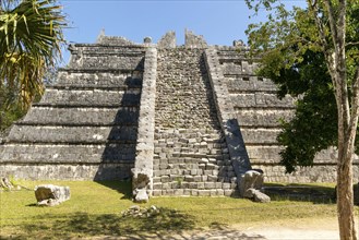 The Ossuary building, Tomb of the Great Priest, Chichen Itzá, Mayan ruins, Yucatan, Mexico, Central