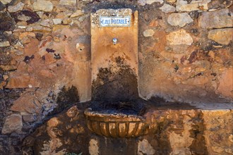 Fountain, drinking water, ochre trail, Le Sentier des Ocres, former ochre mining area, ochre rocks,