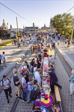 Dresden eats colourfully on Augustusbrücke and Schlossplatz. The motto of this year's banquet is