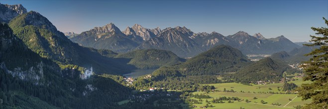 Neuschwanstein Castle, Hohenschwangau near Füssen, Ostallgäu, Allgäu, Bavaria, Germany, Europe