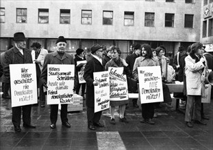 Nazi victims and leftists demonstrated on 2. 2. 1972 in the centre of Cologne against the Nazi