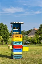 Honey stand, Hinrichsberg, Sietow municipality, Mecklenburg-Western Pomerania, Germany, Europe