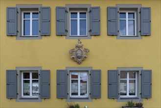 Facade of a historic house with coat of arms, Dippach, Lower Franconia, Bavaria, Germany, Europe