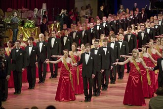 Semper Opera Ball in Dresden The debutantes ceremoniously open the Dresden Opera Ball with their