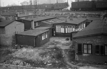 In 1954, there were still numerous precarious flats in barracks and emergency shelters in the Lower