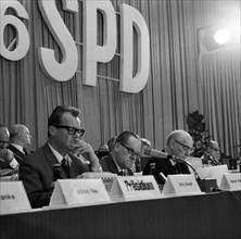 The SPD party conference of 1-5-6. 1966 in the Dortmund Westfalenhalle. Willy Brandt, Herbert