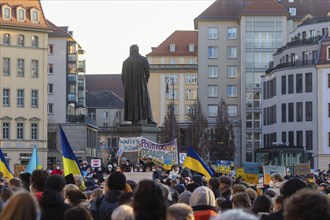 In Dresden, about 3, 000 people gathered on Neumarkt in front of the Church of Our Lady. On posters