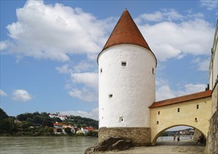 Schaiblingsturm, 13th century defence defence tower, city fortifications, river Inn, pilgrimage