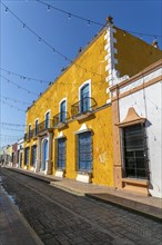 Row of colourful Spanish colonial buildings, Campeche city centre, Campeche State, Mexico, Central