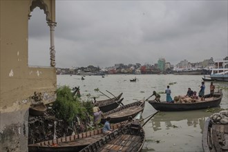 Sadarghat, boat landing stage on the Buriganga, Dhaka, Bangladesh, Asia