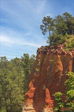 Ochre rocks, Roussillon, Luberon, Vaucluse department, Provence-Alpes-Côte dAzur, France, Europe