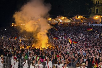 DEU Sachsen Dresden Public Viewing in Dresden Public Viewing on the banks of the Elbe in Dresden on