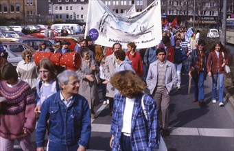 DEU, Germany: The historical slides from the 80-90s, Ruhr area.peace movement. Easter March 84-5