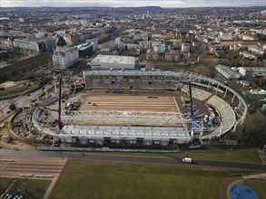 Assembly of the 105-metre-long light ring girder above the north stand of the Heinz Steyer Stadium