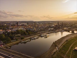 Although the Dresden City Festival was moved to the autumn, 4 steamers still held a small steamship