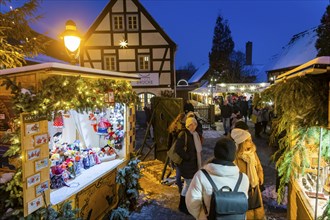 Still an insider tip, the small Christmas market on Körnerplatz, organised by Elbhangfest e.V