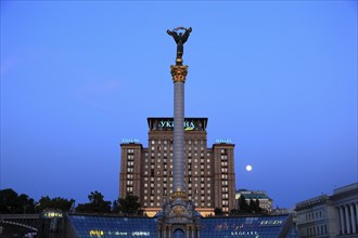 Ukraine Independence Monument on the Majdan Nesaleshnosti and the Hotel Ukrajina, Kiev, Ukraine,