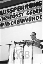 DGB rally for a ban on lock-outs in Hanover on 26 January 1980. Eugen Loderer, Germany, Europe