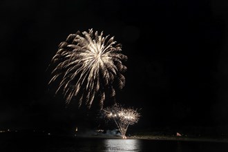 Fireworks in the night sky, beach fireworks, Heringsdorfer Kaisertage, summer festival in the