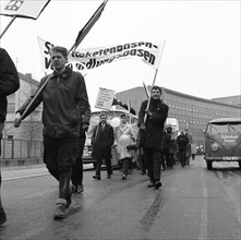 The 1964 Easter March led by the Campaign for Disarmament, here in Bremen on 29. 3. 1964, was