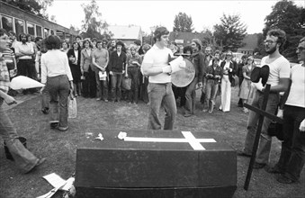 Students of the Abendgymnasium in Dortmund protested with an action against the education reform,