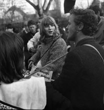 The Easter march of the opponents of nuclear weapons, here in the Ruhr area on 17. 4. 1965 with the