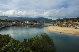 Village and beach, Ribadesella, Asturias, Asturias, Costa Verde, Northern Spain, Spain, Europe