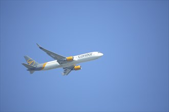 Condor Boeing 767 passenger aircraft on approach to Frankfurt, Man, Hesse, Germany, Europe