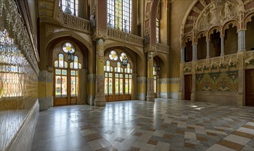 Interior view of the hall and corridors in the main building in the Hospital de la Santa Creu i