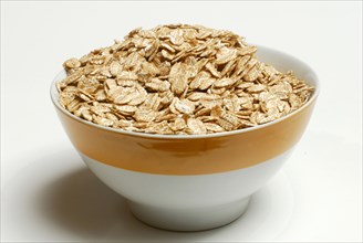 Dinkel wheatflakes (Triticum spelta) in a shell