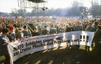 Bonn. Peace movement in the Hofgarten on the Natodoppelbeschluss. ca. 1982