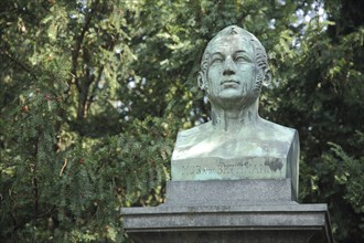 Monument and bust to banker Simon Moritz von Bethmann 1768-1826, Friedberger Anlage, city centre,