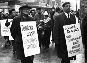 Nazi victims and leftists demonstrated on 2. 2. 1972 in the centre of Cologne against the Nazi