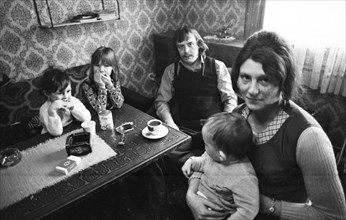 Unemployed at the Dortmund Labour Office and at home in Dortmund on 17.12.1974. Unemployed with