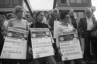 In front of and in the regional labour court, 29 woman and their relatives fought for equal pay in