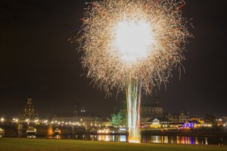 World record attempt on 26 November. At 7.30 pm sharp, the largest single pyrotechnic battery was