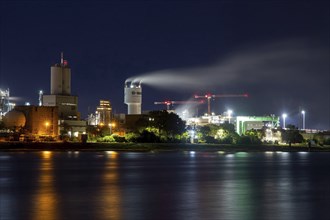 Night shot of BASF in Ludwigshafen with the Rhine in the foreground