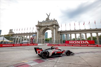 DAVID MALUKAS (18) of Chicago, Illinois runs through the streets during the Honda Indy Toronto in