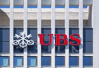 Building with company logo of the Swiss bank UBS, Frankfurt am Main, Hesse, Germany, Europe