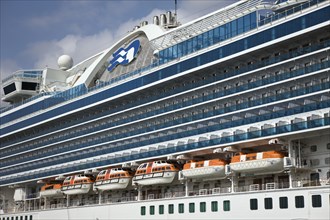 Cruise ship in the harbour of Istanbul, Istanbul, Turkey, Asia