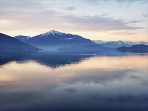 Morning atmosphere at Lake Zug, behind the Rigi, Zug, Canton Zug, Switzerland, Europe