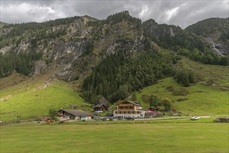 Hiking trail in Stilluptal, Gasthof Stilluper Haus, Stillupgrund, Mayrhofen, Zillertal Alps High