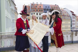 Handover of the giant tunnel decree